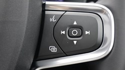 2025 (75) VOLVO XC40 2.0 B4P Ultra Dark 5dr Auto 5462335