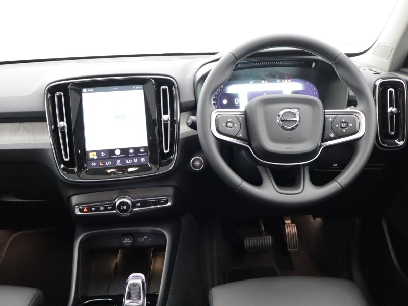2025 (75) VOLVO XC40 2.0 B4P Ultra Dark 5dr Auto 5462332