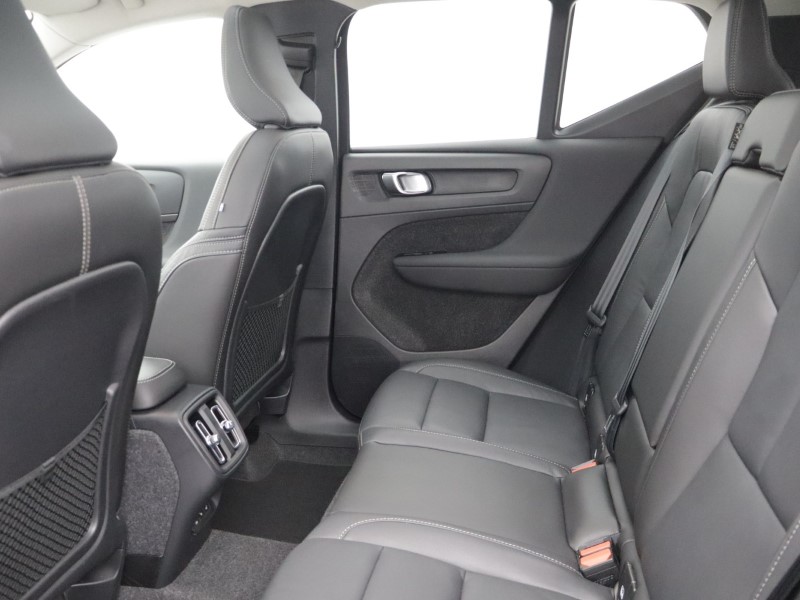 2025 (75) VOLVO XC40 2.0 B4P Ultra Dark 5dr Auto 5446816