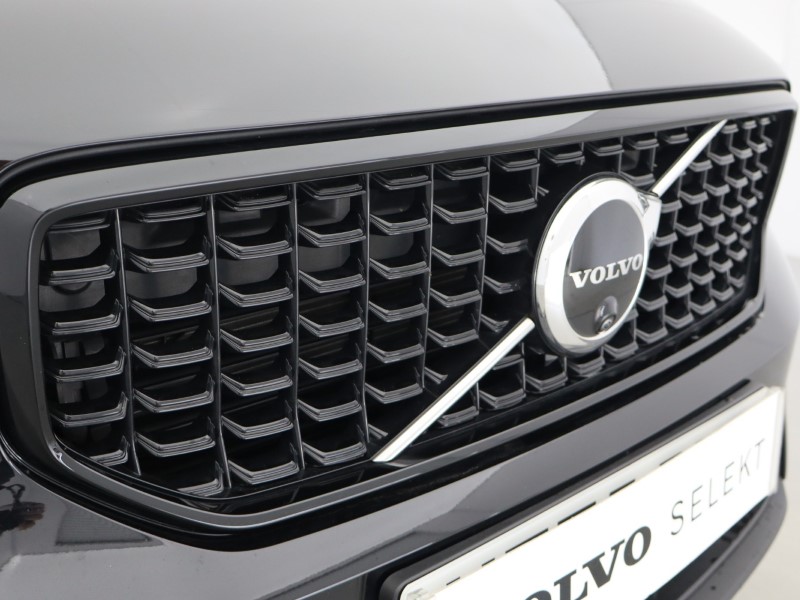 2025 (75) VOLVO XC40 2.0 B4P Ultra Dark 5dr Auto 5446802
