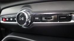 2025 (75) VOLVO XC40 2.0 B4P Ultra Dark 5dr Auto 5446848