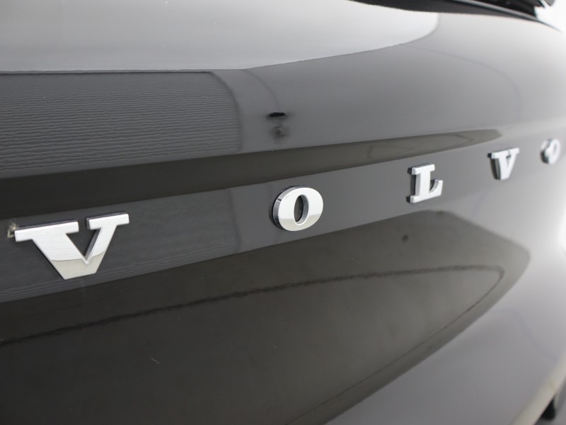 2025 (75) VOLVO XC40 2.0 B4P Ultra Dark 5dr Auto 5446807