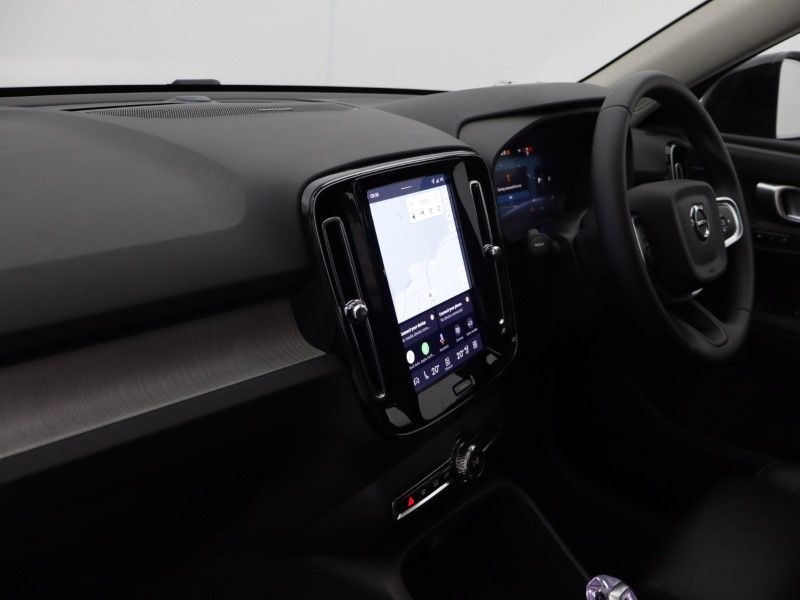 2025 (75) VOLVO XC40 2.0 B4P Ultra Dark 5dr Auto 5446829