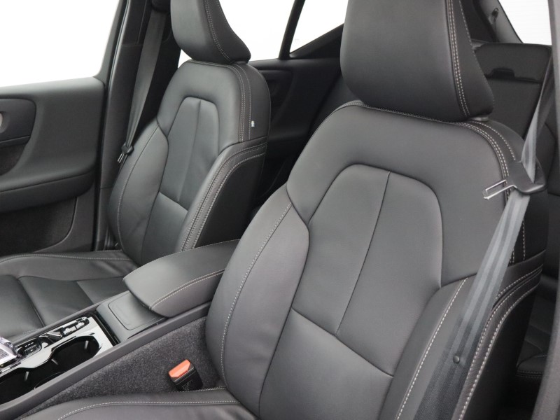 2025 (75) VOLVO XC40 2.0 B4P Ultra Dark 5dr Auto 5446827