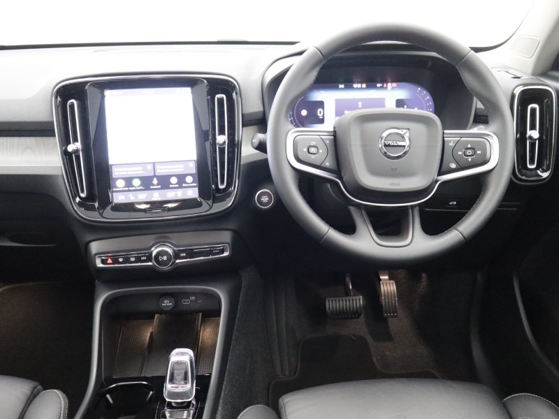 2025 (75) VOLVO XC40 2.0 B4P Ultra Dark 5dr Auto 5446835