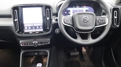 2025 (75) VOLVO XC40 2.0 B4P Ultra Dark 5dr Auto 5446835
