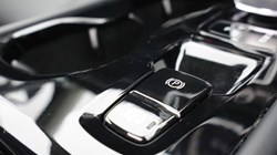 2025 (75) VOLVO XC40 2.0 B4P Ultra Dark 5dr Auto 5446850