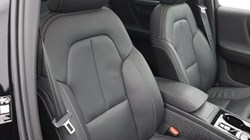 2025 (75) VOLVO XC40 2.0 B4P Ultra Dark 5dr Auto 5446825