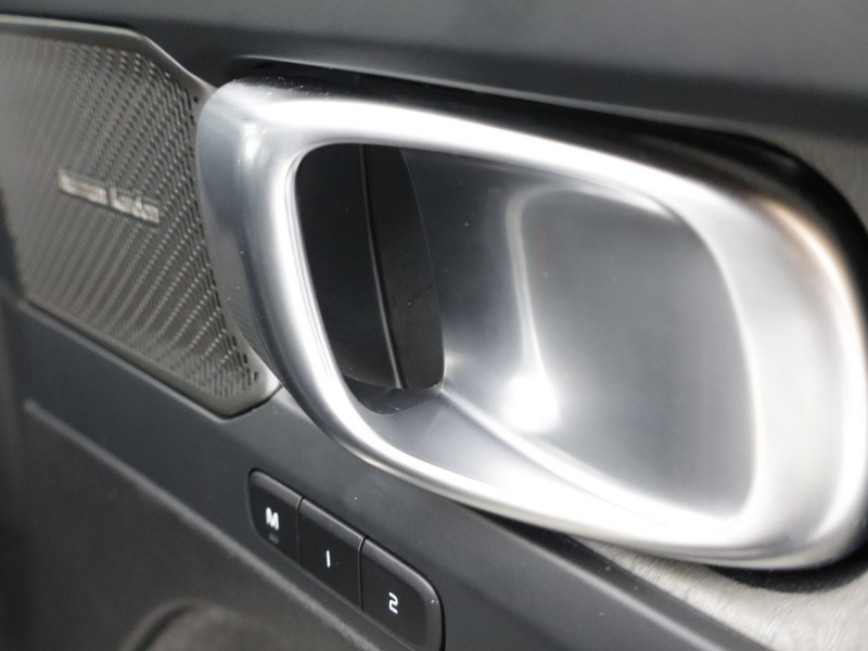 2025 (75) VOLVO XC40 2.0 B4P Ultra Dark 5dr Auto 5446820