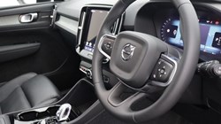 2025 (75) VOLVO XC40 2.0 B4P Ultra Dark 5dr Auto 5446826