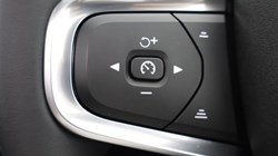 2025 (75) VOLVO XC40 2.0 B4P Ultra Dark 5dr Auto 5446837