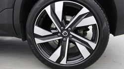 2025 (75) VOLVO XC40 2.0 B4P Ultra Dark 5dr Auto 5446813