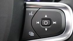 2025 (75) VOLVO XC40 2.0 B4P Ultra Dark 5dr Auto 5446838