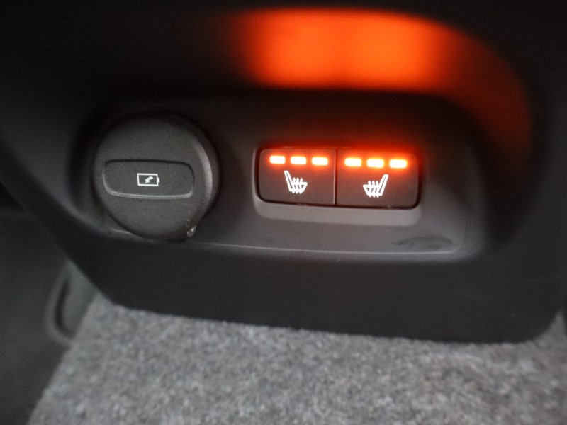 2025 (75) VOLVO XC40 2.0 B4P Ultra Dark 5dr Auto 5446834