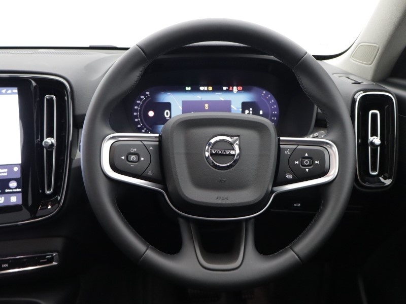 2025 (75) VOLVO XC40 2.0 B4P Ultra Dark 5dr Auto 5446836