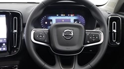 2025 (75) VOLVO XC40 2.0 B4P Ultra Dark 5dr Auto 5446836