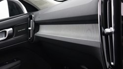 2025 (75) VOLVO XC40 2.0 B4P Ultra Dark 5dr Auto 5446851