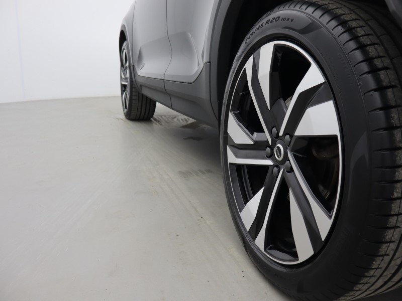 2025 (75) VOLVO XC40 2.0 B4P Ultra Dark 5dr Auto 5446814