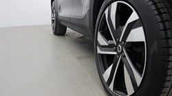 2025 (75) VOLVO XC40 2.0 B4P Ultra Dark 5dr Auto 5446814