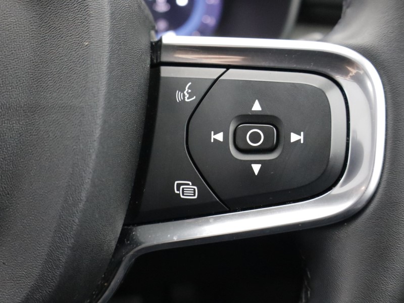 2025 (74) VOLVO XC40 2.0 B4P Ultra Dark 5dr Auto 5479505