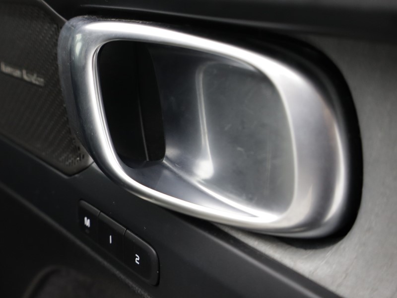 2025 (74) VOLVO XC40 2.0 B4P Ultra Dark 5dr Auto 5479486