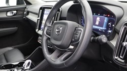 2025 (74) VOLVO XC40 2.0 B4P Ultra Dark 5dr Auto 5479489
