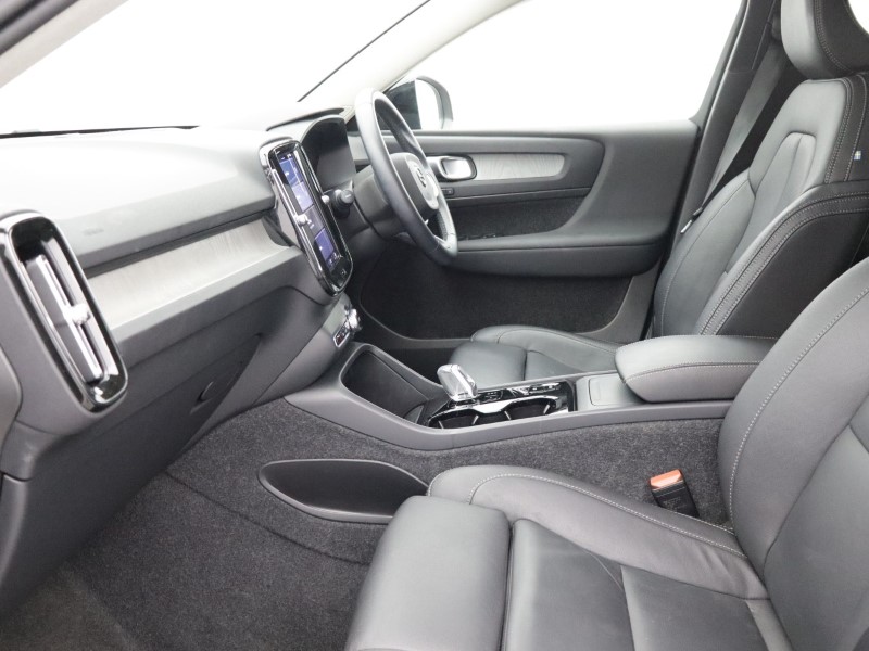 2025 (74) VOLVO XC40 2.0 B4P Ultra Dark 5dr Auto 5479479