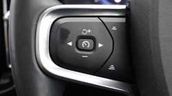 2025 (74) VOLVO XC40 2.0 B4P Ultra Dark 5dr Auto 5479504