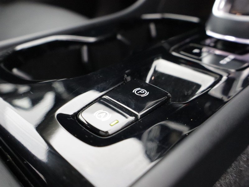 2025 (74) VOLVO XC40 2.0 B4P Ultra Dark 5dr Auto 5479518