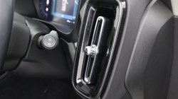 2025 (74) VOLVO XC40 2.0 B4P Ultra Dark 5dr Auto 5479488
