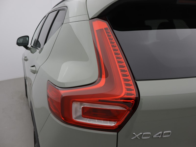 2025 (74) VOLVO XC40 2.0 B4P Ultra Dark 5dr Auto 5479470