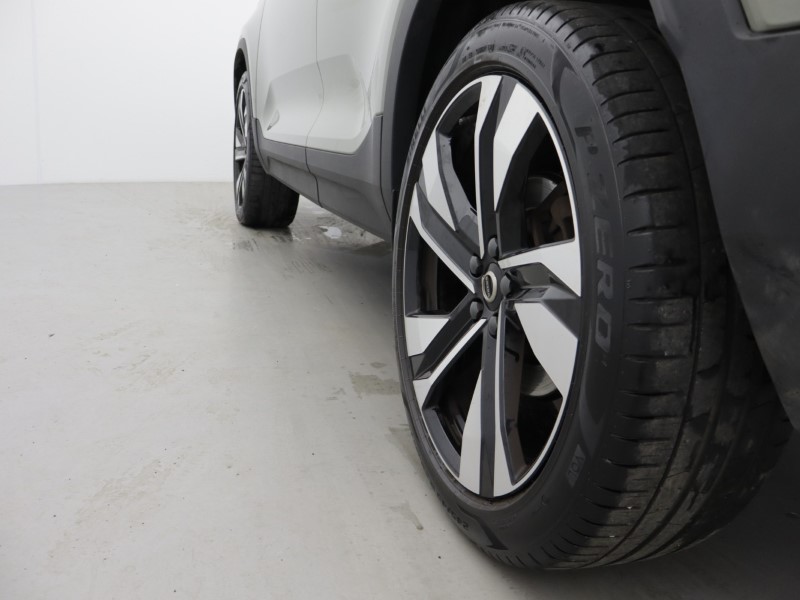 2025 (74) VOLVO XC40 2.0 B4P Ultra Dark 5dr Auto 5479478