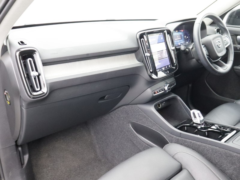 2025 (74) VOLVO XC40 2.0 B4P Ultra Dark 5dr Auto 5479494