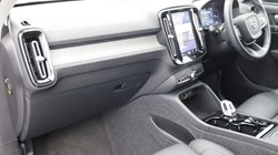 2025 (74) VOLVO XC40 2.0 B4P Ultra Dark 5dr Auto 5479494