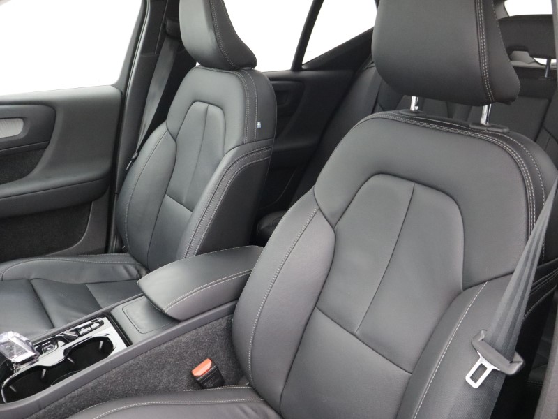 2025 (74) VOLVO XC40 2.0 B4P Ultra Dark 5dr Auto 5479493