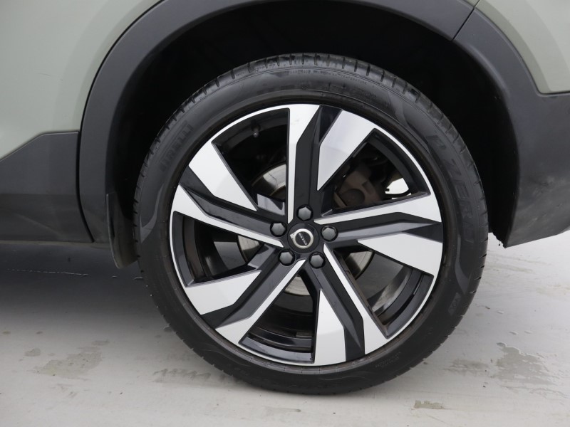 2025 (74) VOLVO XC40 2.0 B4P Ultra Dark 5dr Auto 5479477