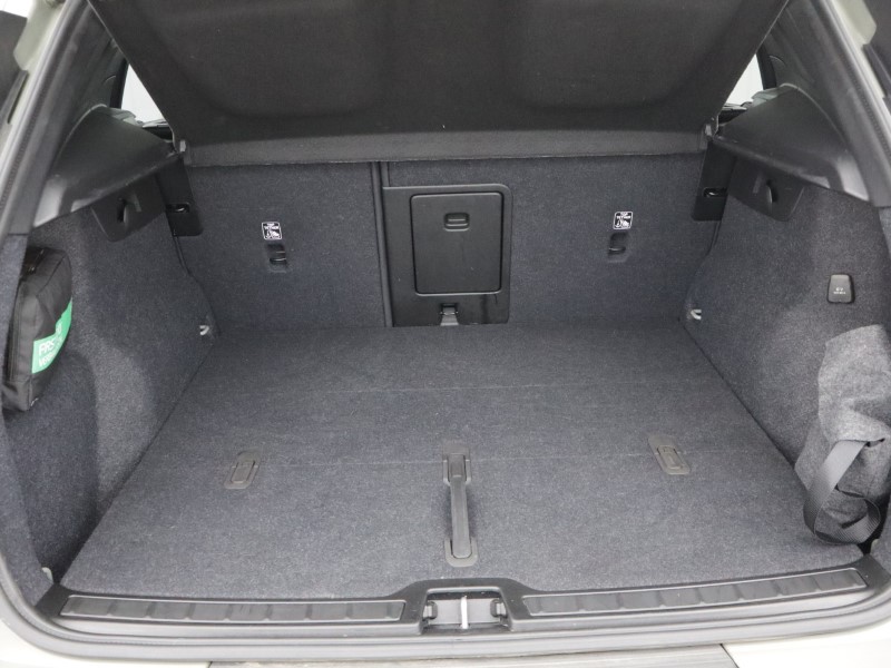 2025 (74) VOLVO XC40 2.0 B4P Ultra Dark 5dr Auto 5479473