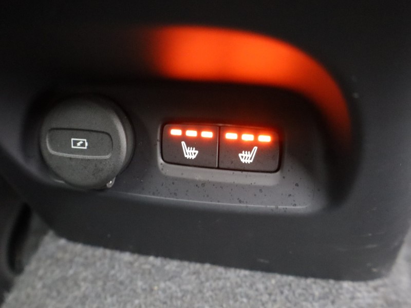 2025 (74) VOLVO XC40 2.0 B4P Ultra Dark 5dr Auto 5479500