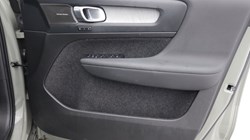 2025 (74) VOLVO XC40 2.0 B4P Ultra Dark 5dr Auto 5479483