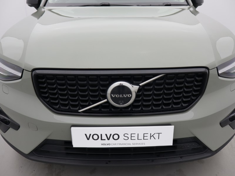 2025 (74) VOLVO XC40 2.0 B4P Ultra Dark 5dr Auto 5479465
