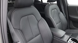 2025 (74) VOLVO XC40 2.0 B4P Ultra Dark 5dr Auto 5479492