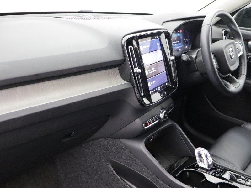 2025 (74) VOLVO XC40 2.0 B4P Ultra Dark 5dr Auto 5479495