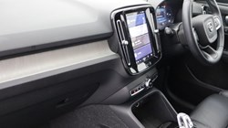 2025 (74) VOLVO XC40 2.0 B4P Ultra Dark 5dr Auto 5479495
