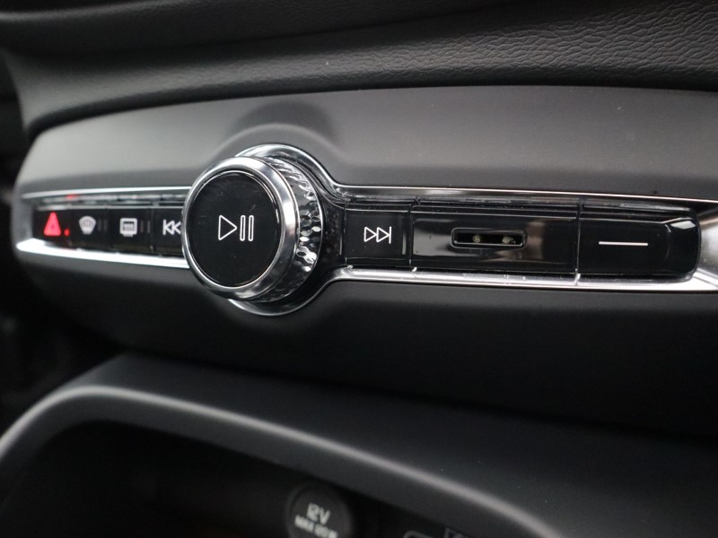 2023 (73) VOLVO XC40 2.0 B4P Ultimate Dark 5dr Auto 5472799