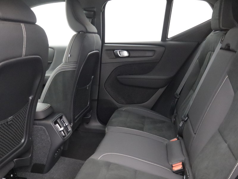 2023 (73) VOLVO XC40 2.0 B4P Ultimate Dark 5dr Auto 5472766