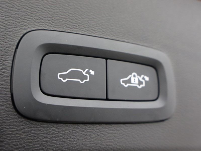 2023 (73) VOLVO XC40 2.0 B4P Ultimate Dark 5dr Auto 5472759