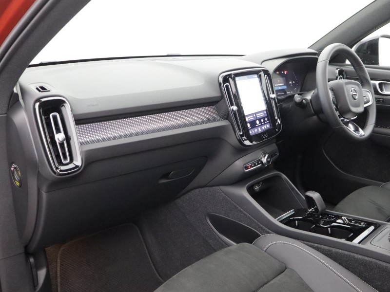 2023 (73) VOLVO XC40 2.0 B4P Ultimate Dark 5dr Auto 5472778