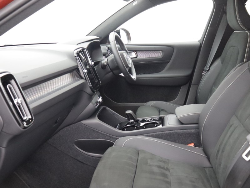2023 (73) VOLVO XC40 2.0 B4P Ultimate Dark 5dr Auto 5472765