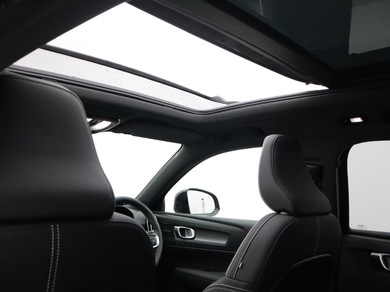 2023 (73) VOLVO XC40 2.0 B4P Ultimate Dark 5dr Auto 5472781