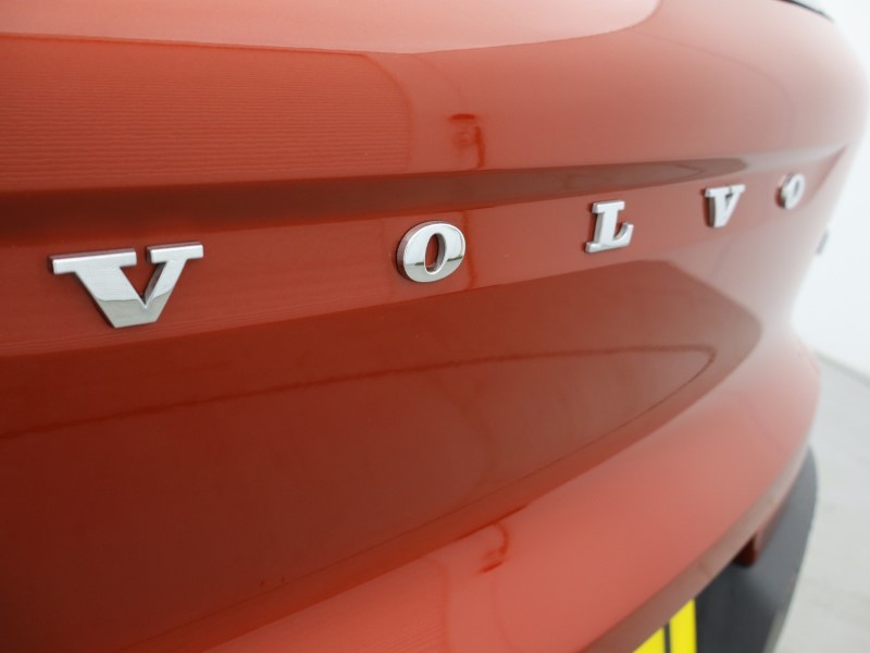 2023 (73) VOLVO XC40 2.0 B4P Ultimate Dark 5dr Auto 5472756